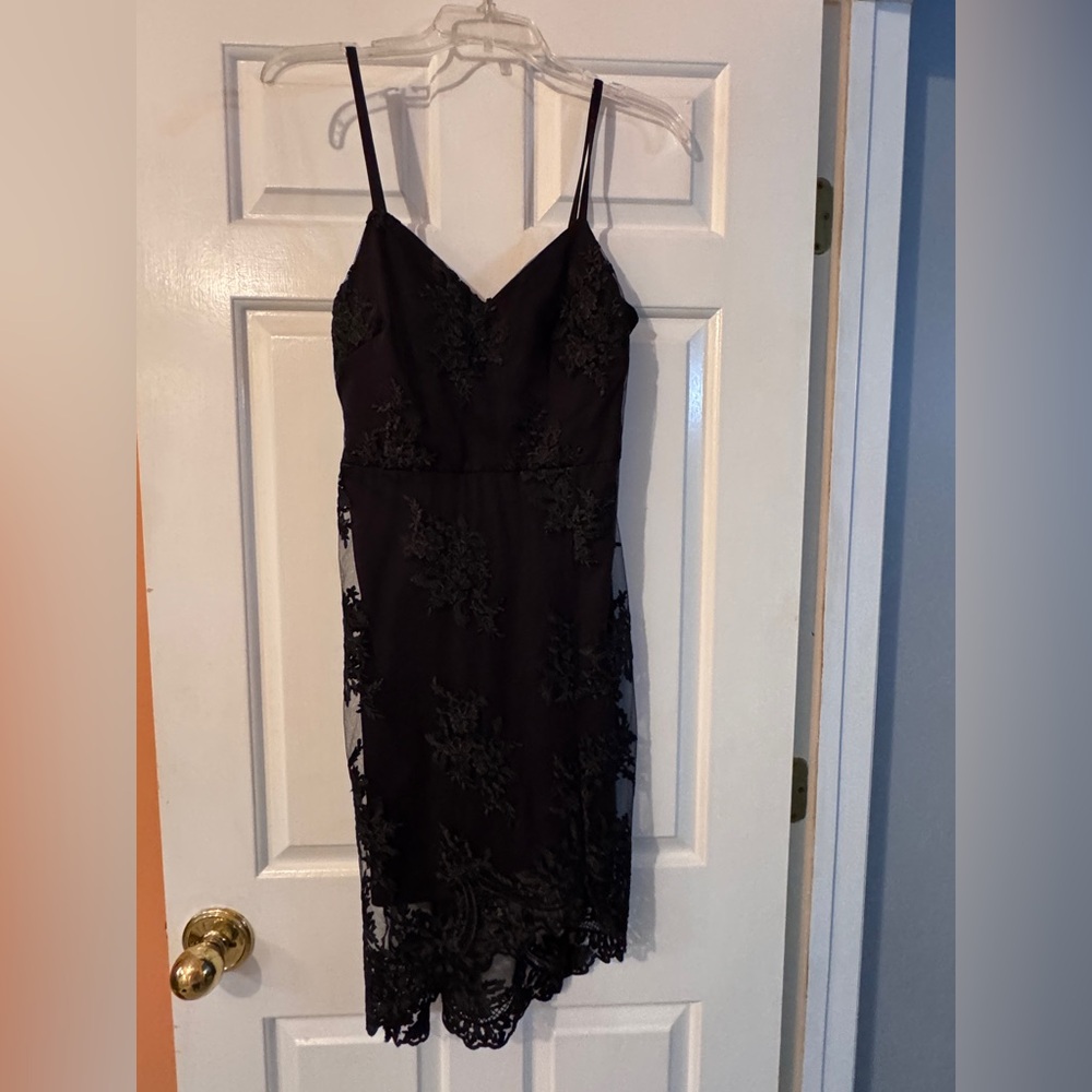 GUESS Embroidered Mesh Illusion Scalloped Hem Asymmetrical Dress Size 0 EUC - Picture 3 of 13